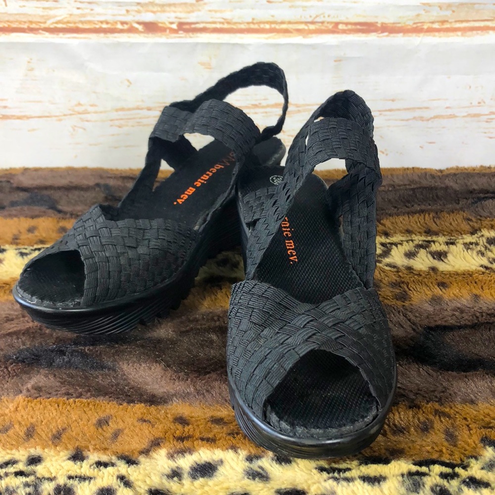 SH112 - Bernie Mev Slingback Pump. Size 6.5/38